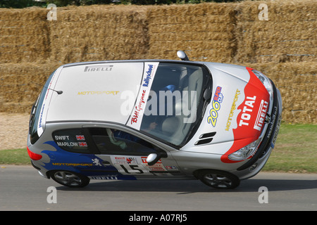 Peugeot 206 Fahrer Russ Swift beim Goodwood Festival of Speed, Sussex, UK. Stockfoto