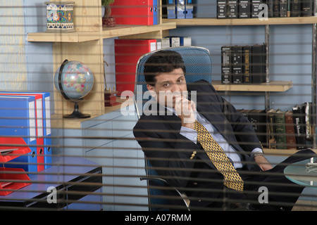 CEO arbeitet in seinem Büro-Hütte in Business-Anzug Stockfoto