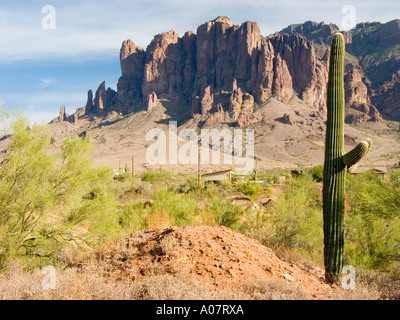 Superstition Mountain in der Nähe von Apache Junction, Arizona USA Stockfoto