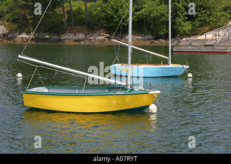 Kehrtwendung Segelboote am gemütlichen Hafen Stockfoto