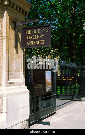 Eintritt in die Queens Gallery und Shop Buckingham Palace London England Stockfoto