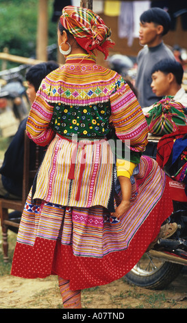 Rückansicht Flower Hmong Mädchen Coc Ly Markt Vietnam Stockfoto