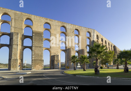 Elvas, das römische Aquädukt Stockfoto