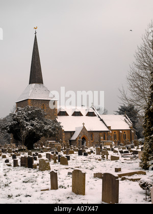 All Saints Church in Schnee Banstead Surrey England Stockfoto