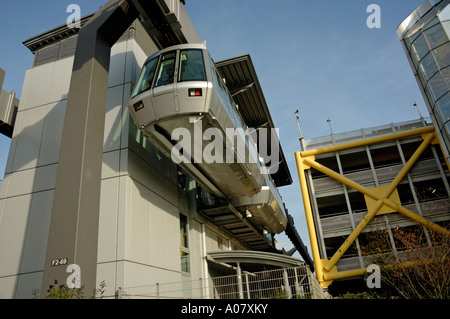 Skytrain Eingabe Parkhaus P4/5 Station, Flughafen Düsseldorf International, Deutschland. Stockfoto