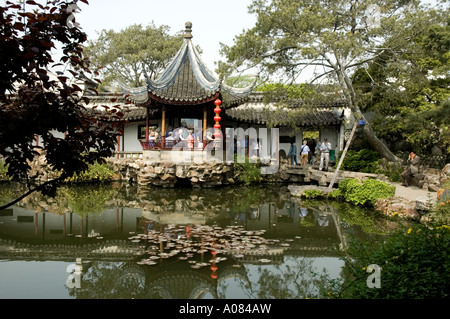 Blick über den See im Garten des Meisters der Netze, Suzhou Stockfoto