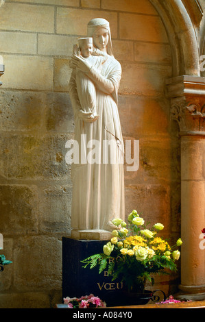 Reims Frankreich Basilika St. Remi Jungfrau und Kind Stockfoto