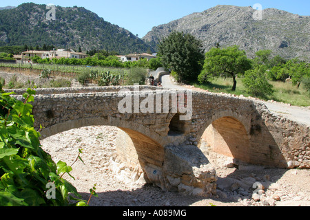 Mallorca Historische Roemerbruecke in Pollensa, historischen römischen Bridege in alte Stadt Pollenca Stockfoto