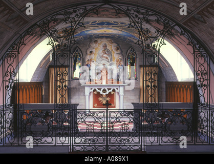 dh ITALIENISCHE KAPELLE ORKNEY Rot Eisen Mary und Jesus Wand Fresko Gemälde Altar Gefangener des Weltkrieges zwei Kirche nissen Hüttencamp Stockfoto