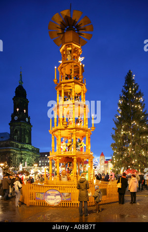 berühmten Strietzelmarkt in Dresden Deutschland Stockfoto