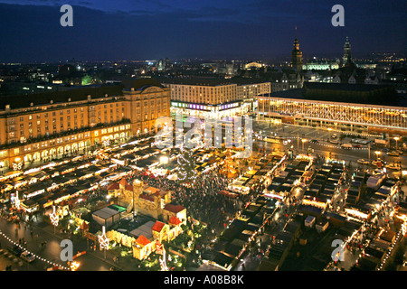 berühmten Strietzelmarkt in Dresden Deutschland Stockfoto