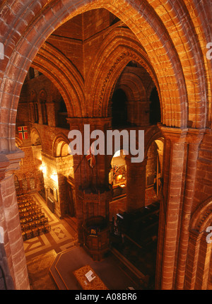 dh St. Magnus Cathedral KIRKWALL ORKNEY Kirchenschiffbogen Pulpit und Nordschiffinnenbogen im britischen Querschiff Stockfoto