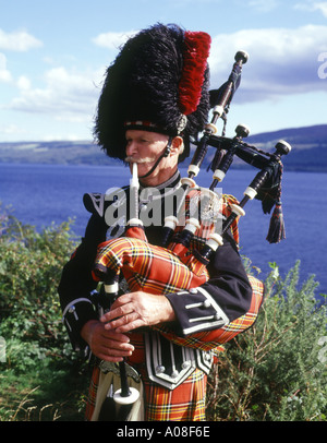 dh DUDELSACK SCHOTTLAND Schottischer Dudelsack Tartan Kilt Uniform Highland Traditional highlander Dudelsack Pfeifen Kleid Kostüm nationale Highlands Musik Stockfoto