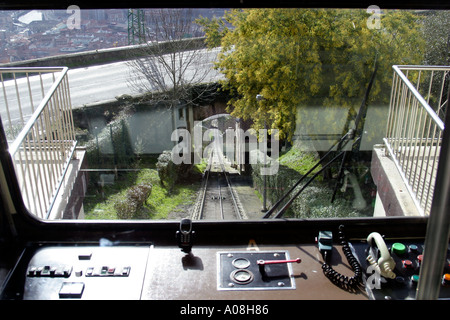 Spanien Bilbao Funicular de Artxanda Berg bergauf Bildschirm Fenster Ansicht Eisenbahn Stockfoto