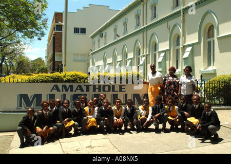 Schwarz Xhosa Schulkinder besuchen das weitere Museum in King Williams Town in der eastern Cape Südafrika RSA Stockfoto