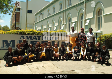 Schwarz Xhosa Schulkinder besuchen das weitere Museum in King Williams Town in der eastern Cape Südafrika RSA Stockfoto