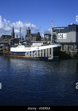 dh Hafen FRASERBURGH ABERDEENSHIRE Fischerboot Eis Lader Kai Stockfoto