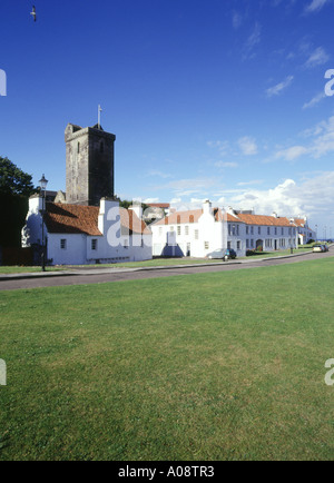 dh DYSART FIFE St Leibeigenen Turm weißes Haus am Meer historische Gemeinde Schottland Küstenstadt Stockfoto
