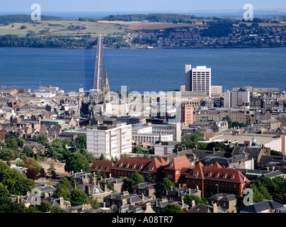 dh River Tay Road Bridge DUNDEE ANGUS SCHOTTLAND Schottische Städte Brücken Stadtbild Blick auf die Skyline der Stadt Stockfoto