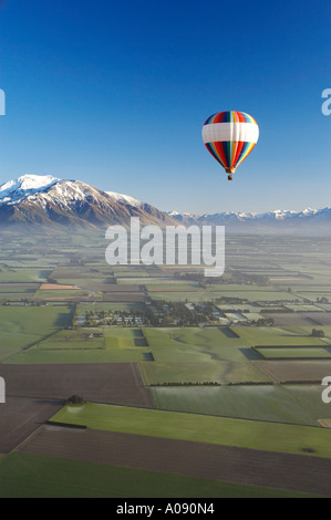 Heißluft-Ballon in der Nähe von Methven Canterbury Plains Südinsel Neuseeland Antenne Stockfoto