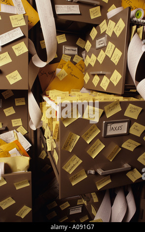 Kleine Unternehmen Überladung Steuer Zeitdruck out of Control System Aktenschränke Stockfoto