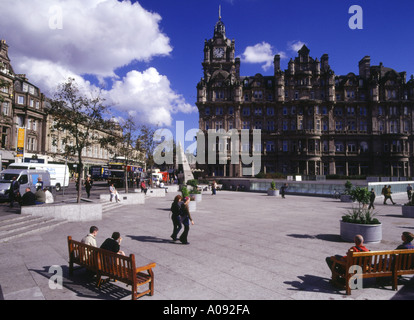 dh Waverley Markt Dach Platz PRINCES STREET EDINBURGH SCHOTTLAND Balmoral Hotel Stadtzentrum Mall plaza Scottish Cities Stockfoto