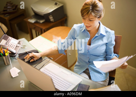 Frau im Home Office arbeiten Stockfoto