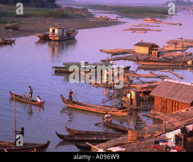 Mandalay Myanmar am Flussufer Stockfoto