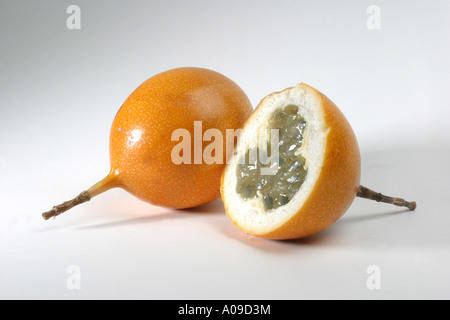 süße Granadilla (Passiflora Ligularis), Herkunft: Südamerika Stockfoto
