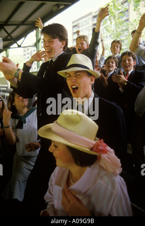 Eton Harrow jährliches Schulcricketspiel Lords Cricket Ground St Johns Wood London, eine private Schule in Großbritannien. 1980er, 80er, HOMER SYKES Stockfoto