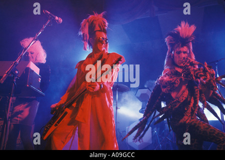 Sigue Sigue Sputnik 1980er Jahre New Wave Punkband. Jane Farrimond alias Yana Yaya (L) Tony James (Mitte) Martin Degville (r) Leadsänger 1986 UK HOMER SYKES Stockfoto