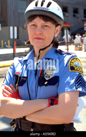 Fahrrad-Offizier Alter 43 bei Liberty State Bank Fahrrad Sicherheit Rodeo. St Paul Minnesota USA Stockfoto