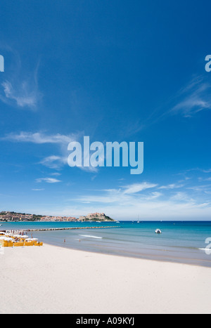 Strand mit der Zitadelle in der Ferne, Calvi, La Balagne, Korsika, Frankreich Stockfoto