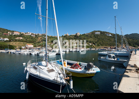 Angelboote/Fischerboote im Hafen von Cargese, Korsika, Frankreich Stockfoto