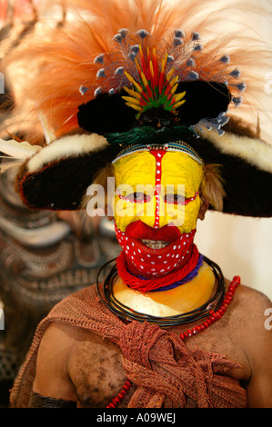 Papua Neu Guinea, Mann Mit Bemaltem on, Papua New Guinea Mann mit farbigen Gesicht Stockfoto