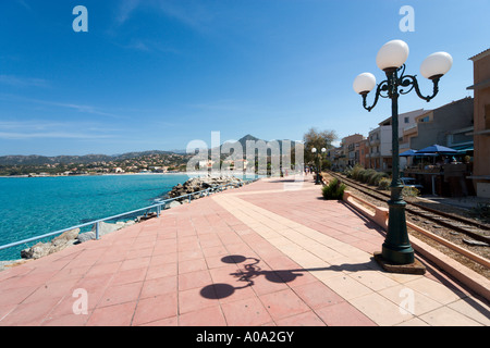 Strand und Meer promenade in l ' Ile Rousse, La Balagne, Korsika, Frankreich Stockfoto