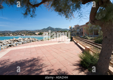 Strand und Meer promenade in l ' Ile Rousse, La Balagne, Korsika, Frankreich Stockfoto