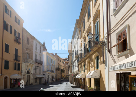 Straße in der Altstadt, Alghero, Sardinien, Italien Stockfoto