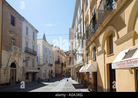 Straße in der Altstadt, Alghero, Sardinien, Italien Stockfoto