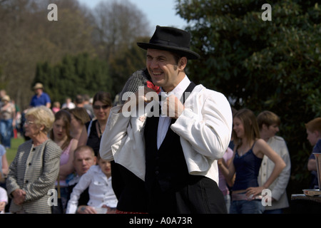 Street Theatre Callendar Park groß in Falkirk Scottish National Street Arts Festival Falkirk Stirlingshire Schottland Stockfoto