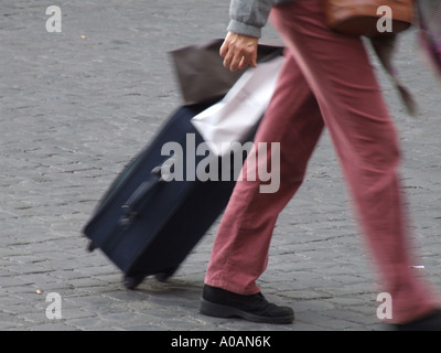 Schatten der Mensch auf der Straße Straße in Stadt Stockfoto