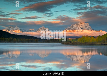 Oxbow Bend am Snake River mit Sonnenaufgang fallen Farbe und Relfection Teton Nationalpark Wyoming Stockfoto