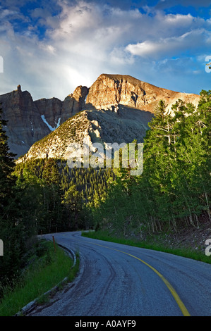 Straße mit Wheeler Peak Great Basin National Park Nevada Stockfoto