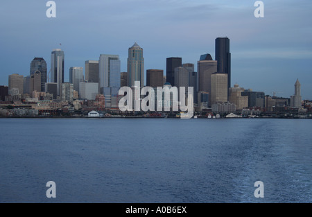 Skyline von Seattle in der Abenddämmerung Oktober 2006 Stockfoto
