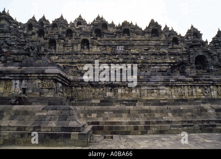 Ostseite-Blick auf sThis großes Denkmal wurde während der Sailendra-Dynastie erbaut. Stockfoto