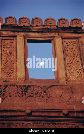 Ein offenes Fenster in Jehangiri Mahal (Jehangir Palast). Agra, Indien. Stockfoto