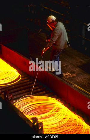 Stahl-Stab für die Verwendung als andere Stahlerzeugung Aufnahmen verfügbar bei nordwestlichen Steel in Illinois Draht aufgewickelt wird Stockfoto