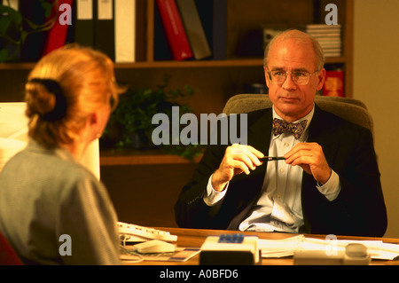 Mann und Frau im Büro Stockfoto