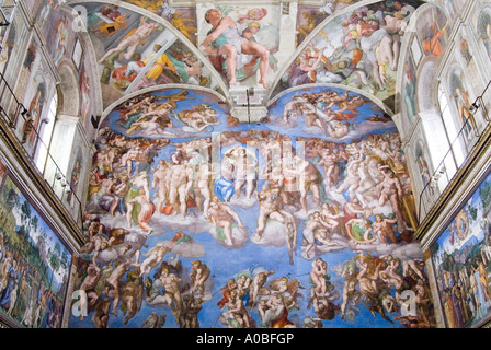 Das jüngste Gericht von Michelangelo an der Wand der Sixtinischen Kapelle im Vatikan Museum Rom Italien Stockfoto