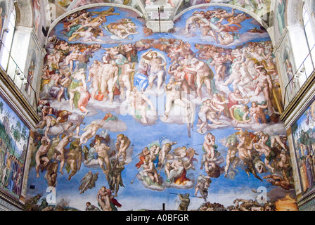 Das jüngste Gericht von Michelangelo an der Wand der Sixtinischen Kapelle im Vatikan Museum Rom Italien Stockfoto